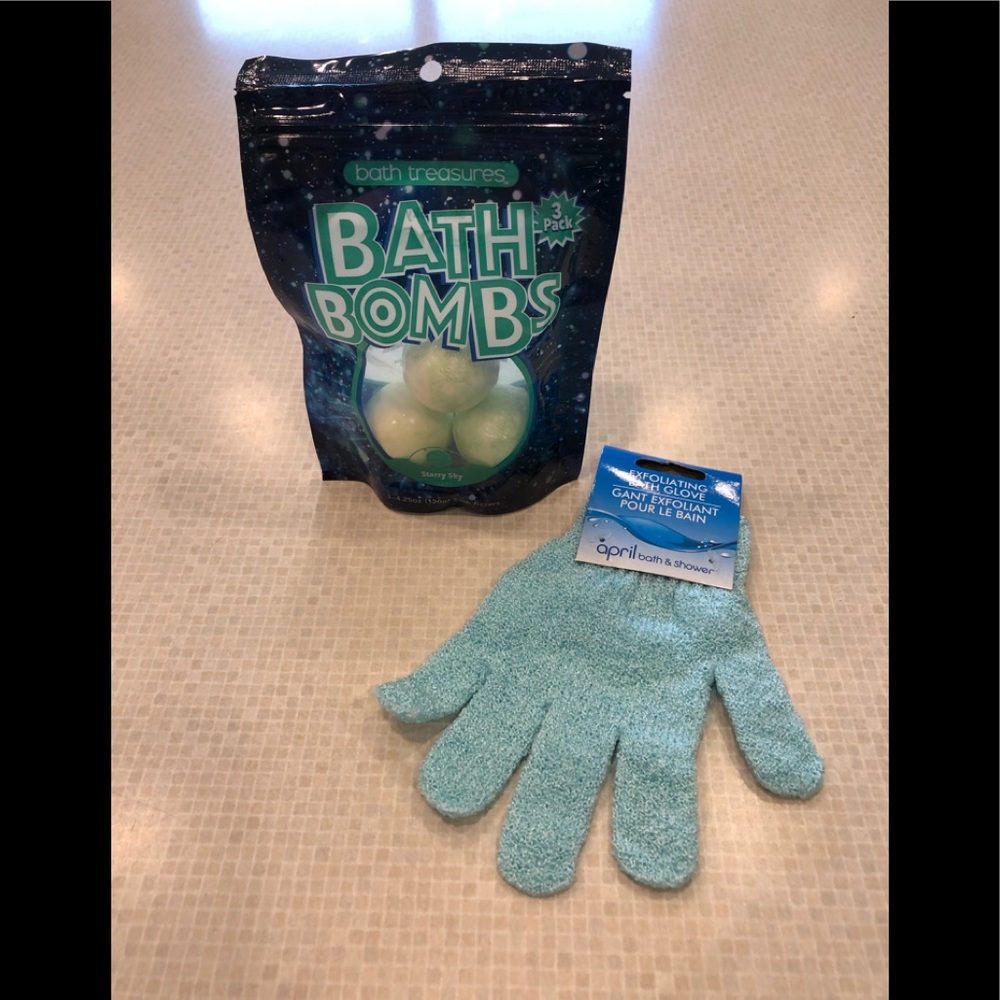 Bath bombs and scrubbing glove